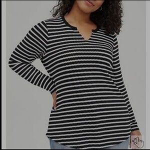 Torrid Black And White Waffle Weave Notch Neck Top NWT Size 5XL